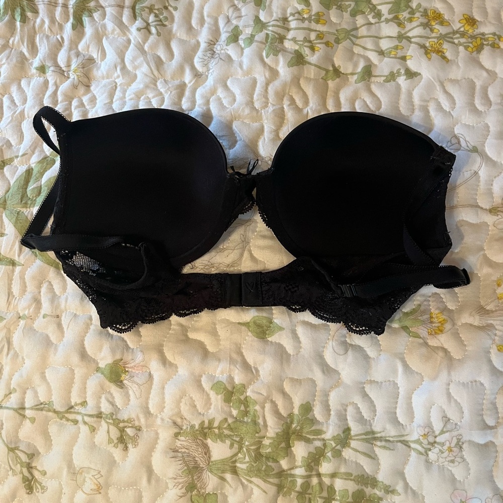 Victoria’s Secret Elegant Black Lace Bra - Picture 2 of 2